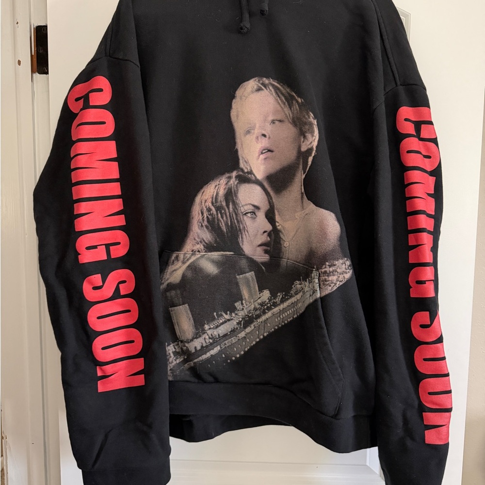 Vetements Titanic: 2016 Coming Soon graphic hoodie